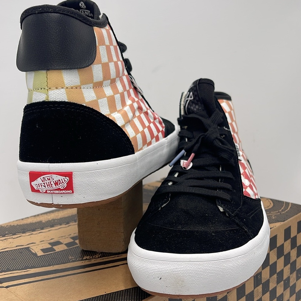 Vans WMNS High-Top Sneakers The Lizzie
Checkerboard Black/Multi
VN0A4BX1BML - Picture 9 of 16